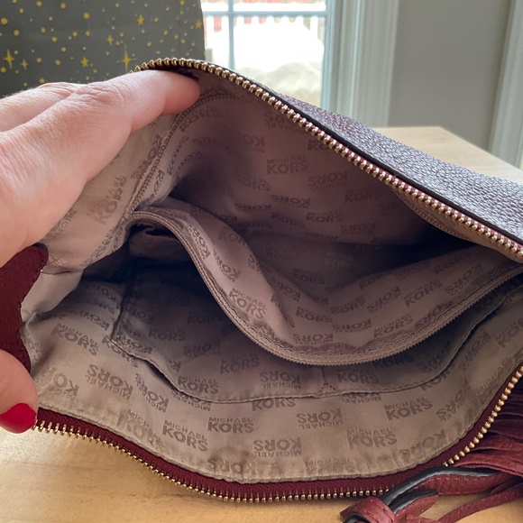 Fall Brown Michael Kors Bag, Lightly Used, Gorgeous Gold detailing, Crossbody - Picture 4 of 8